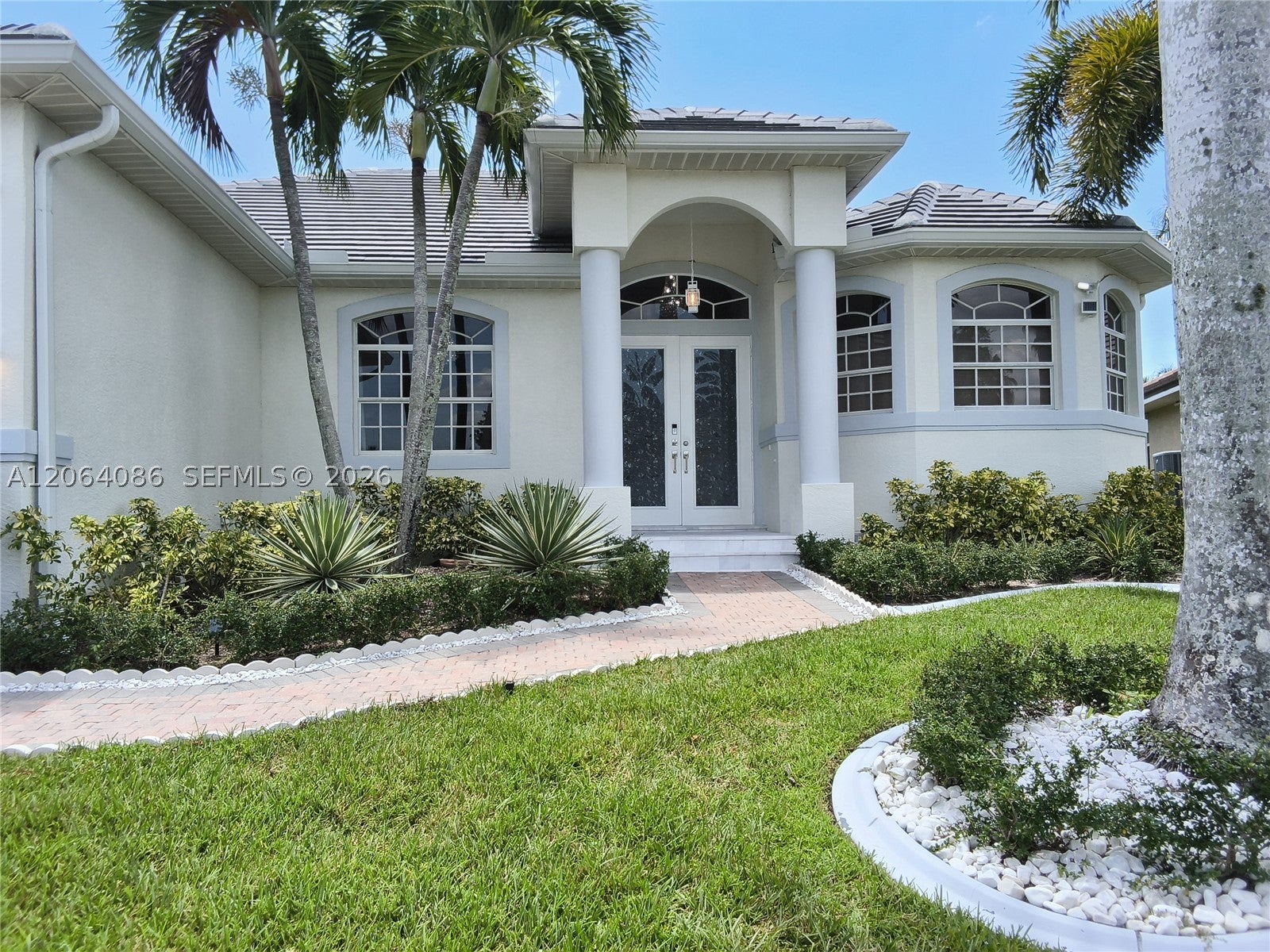 8268 S SOUTHWIND