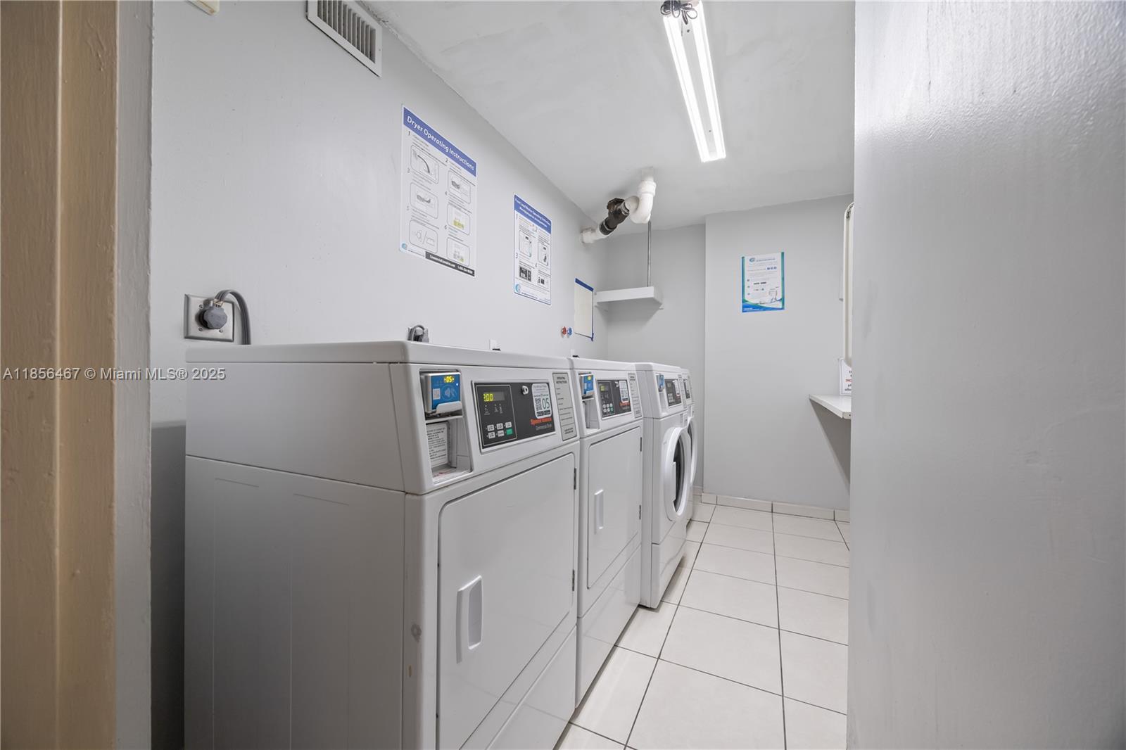 WINSTON TOWERS 200 - Residential