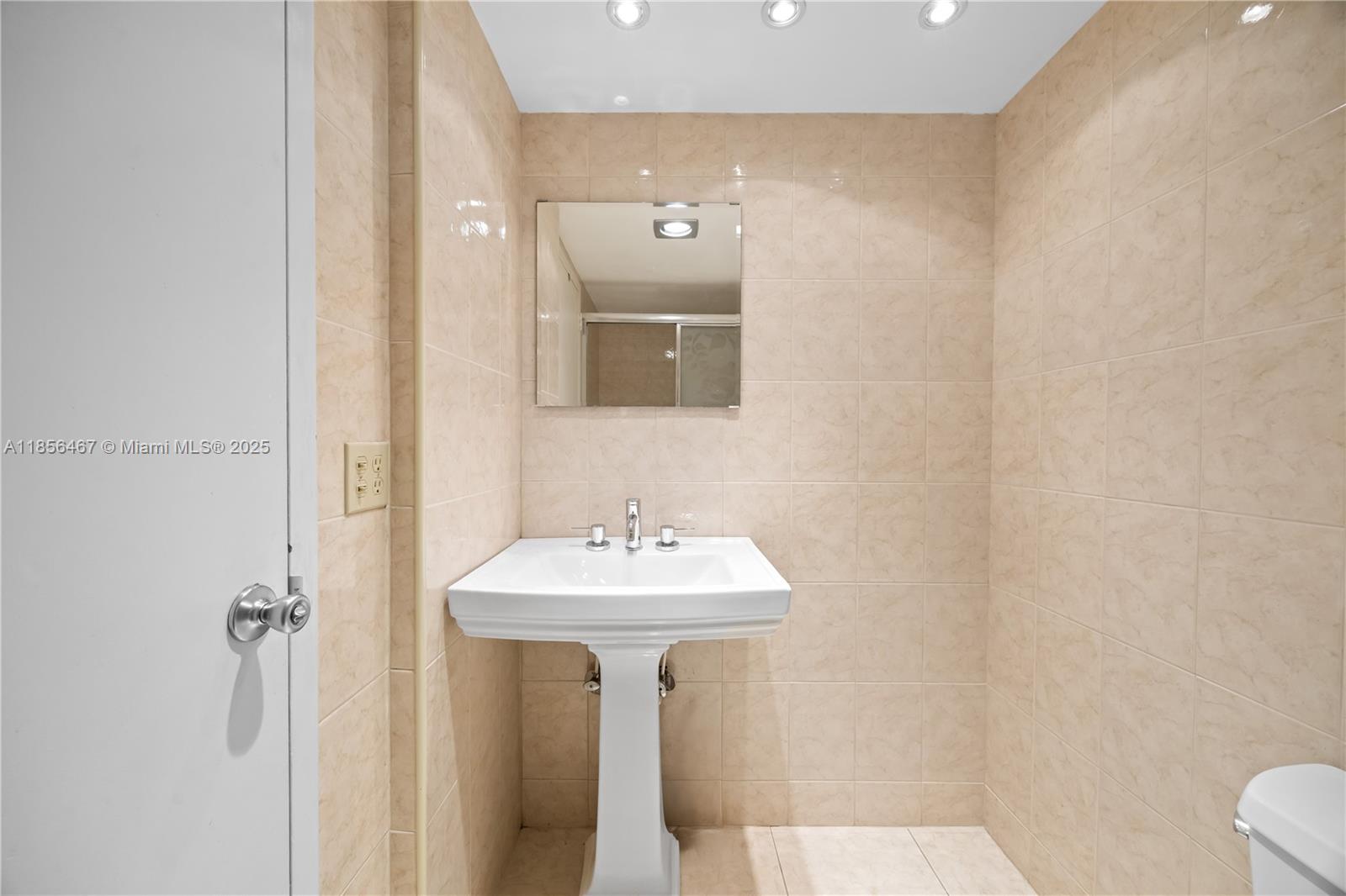 WINSTON TOWERS 200 - Residential