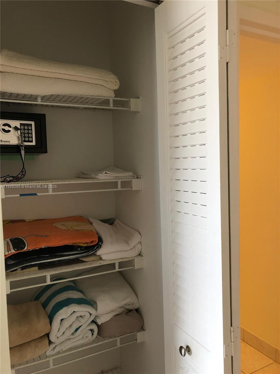 LAKE POINT TOWER CONDOMIN - Residential