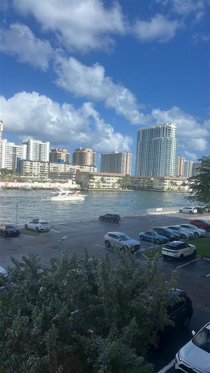 LAKE POINT TOWER CONDOMIN - Residential