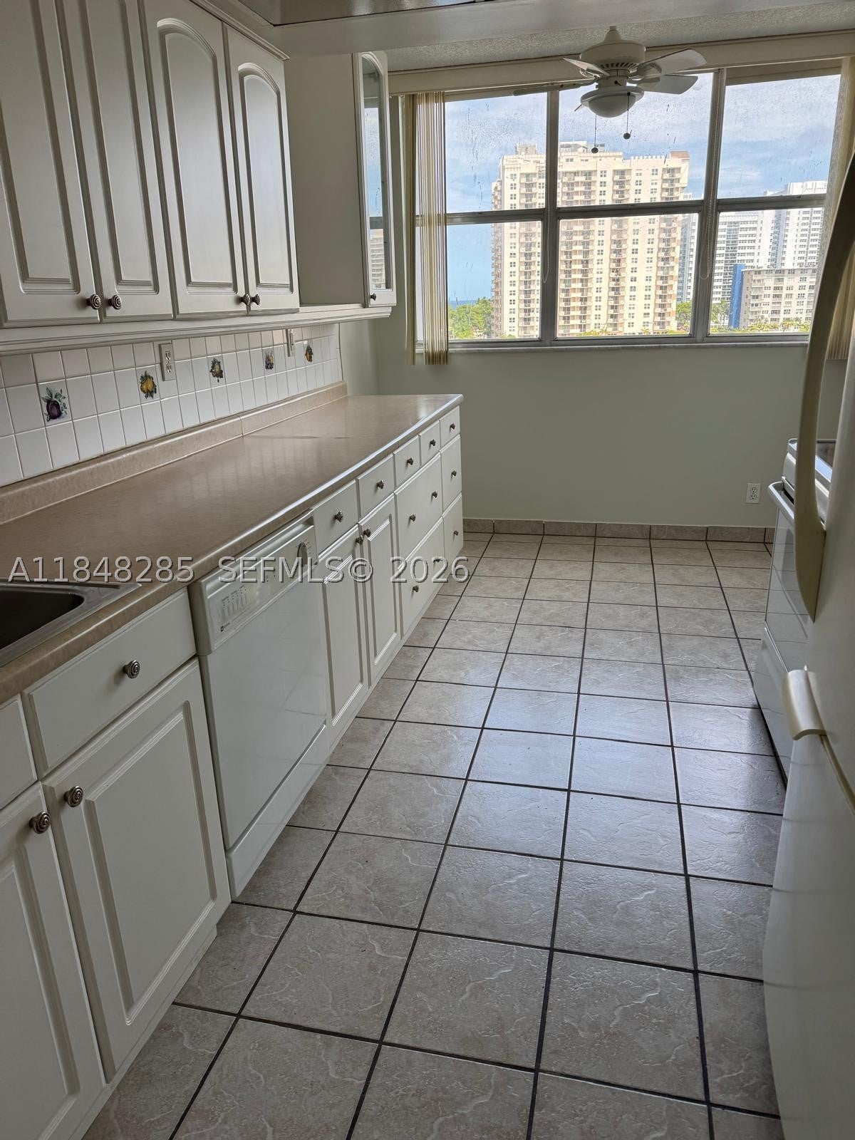 100 Golden Isles Dr 706