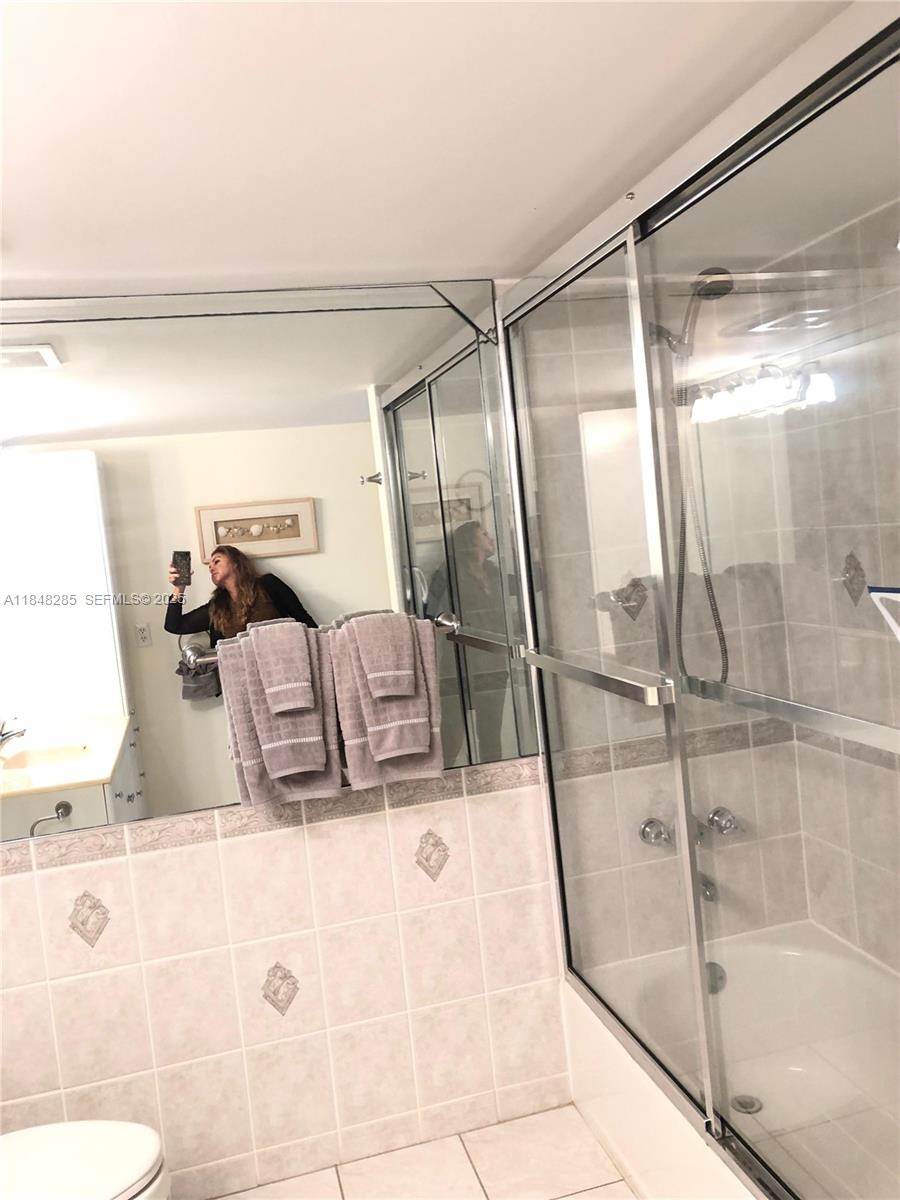 LAKE POINT TOWER CONDOMIN - Residential