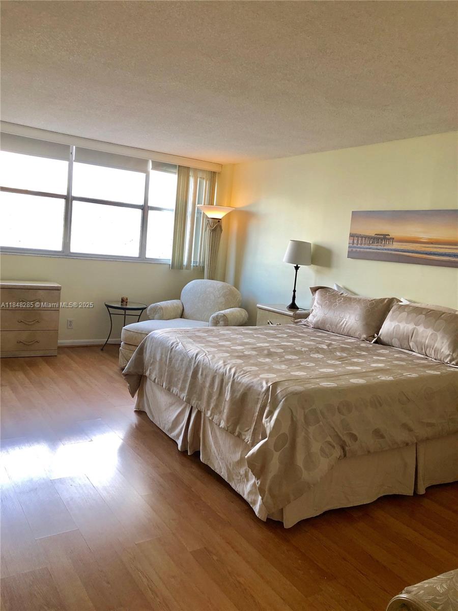 LAKE POINT TOWER CONDOMIN - Residential