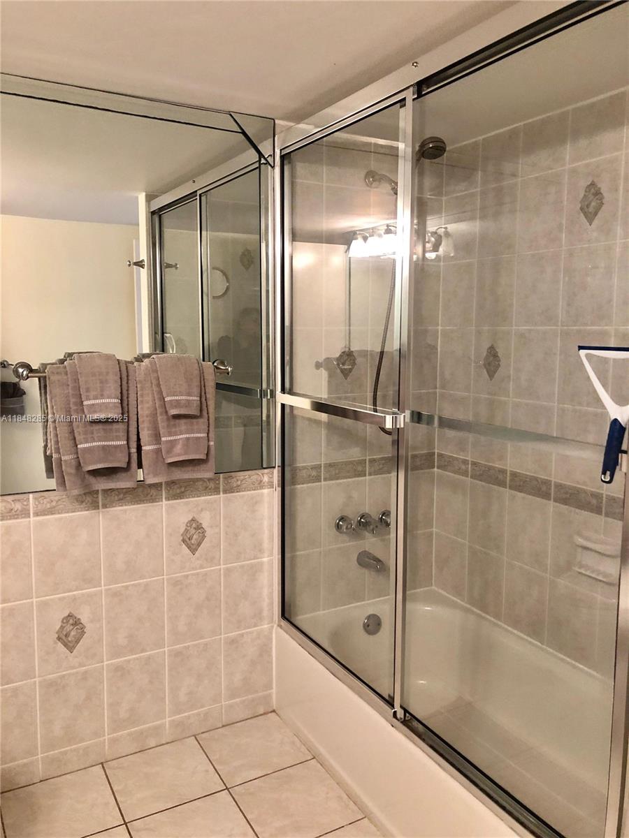 LAKE POINT TOWER CONDOMIN - Residential