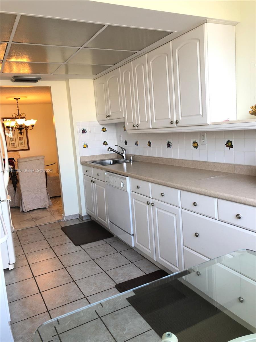 LAKE POINT TOWER CONDOMIN - Residential