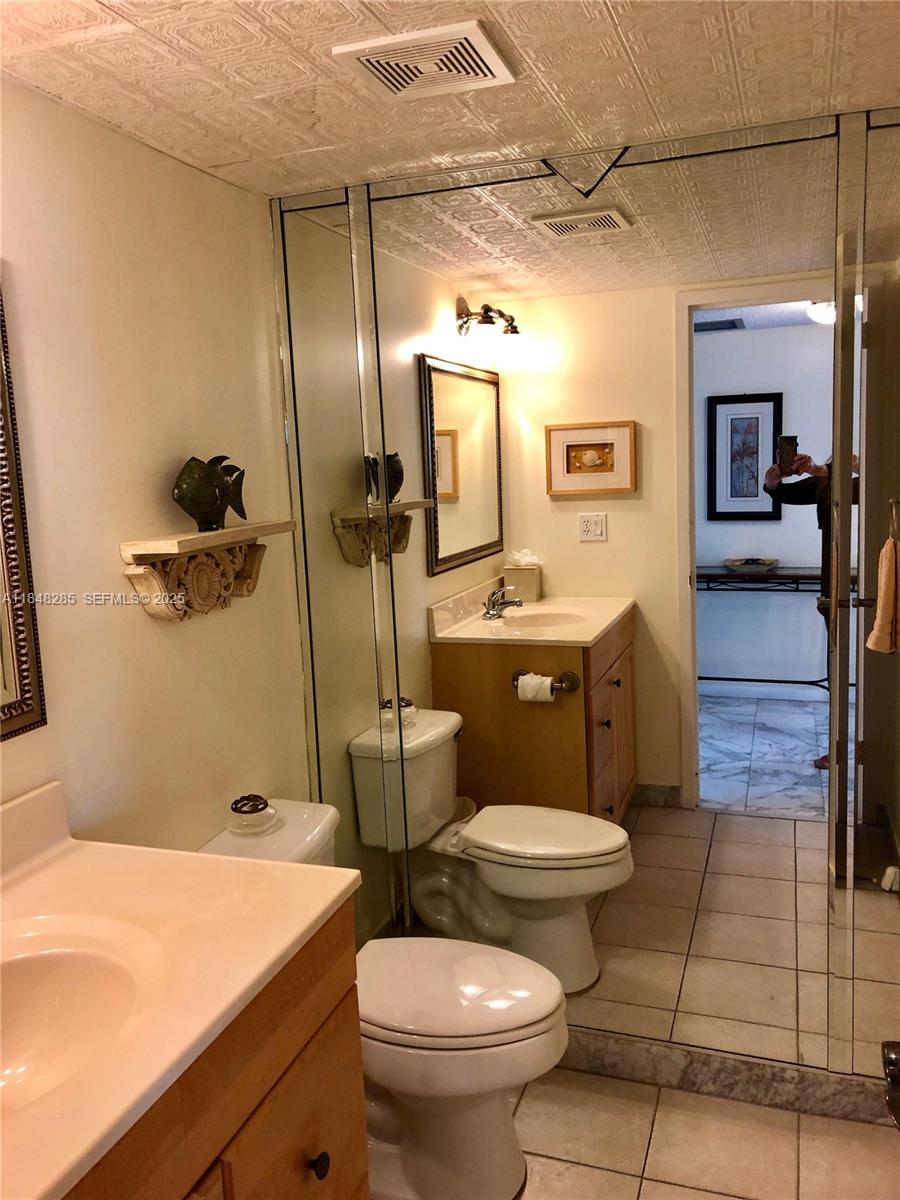 LAKE POINT TOWER CONDOMIN - Residential