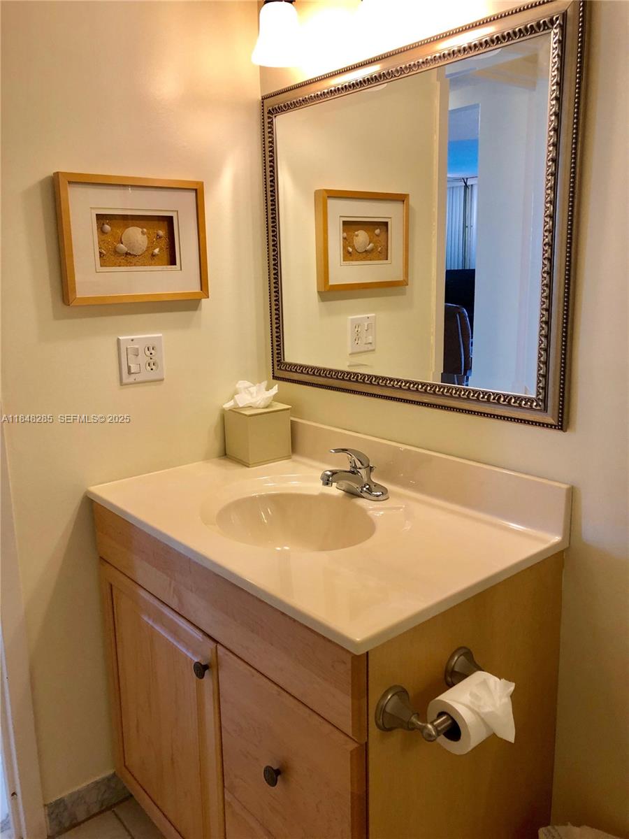 LAKE POINT TOWER CONDOMIN - Residential