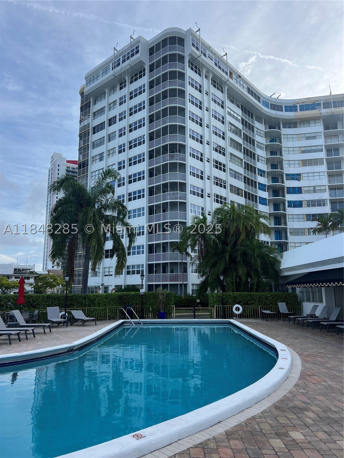 100 Golden Isles Dr 706