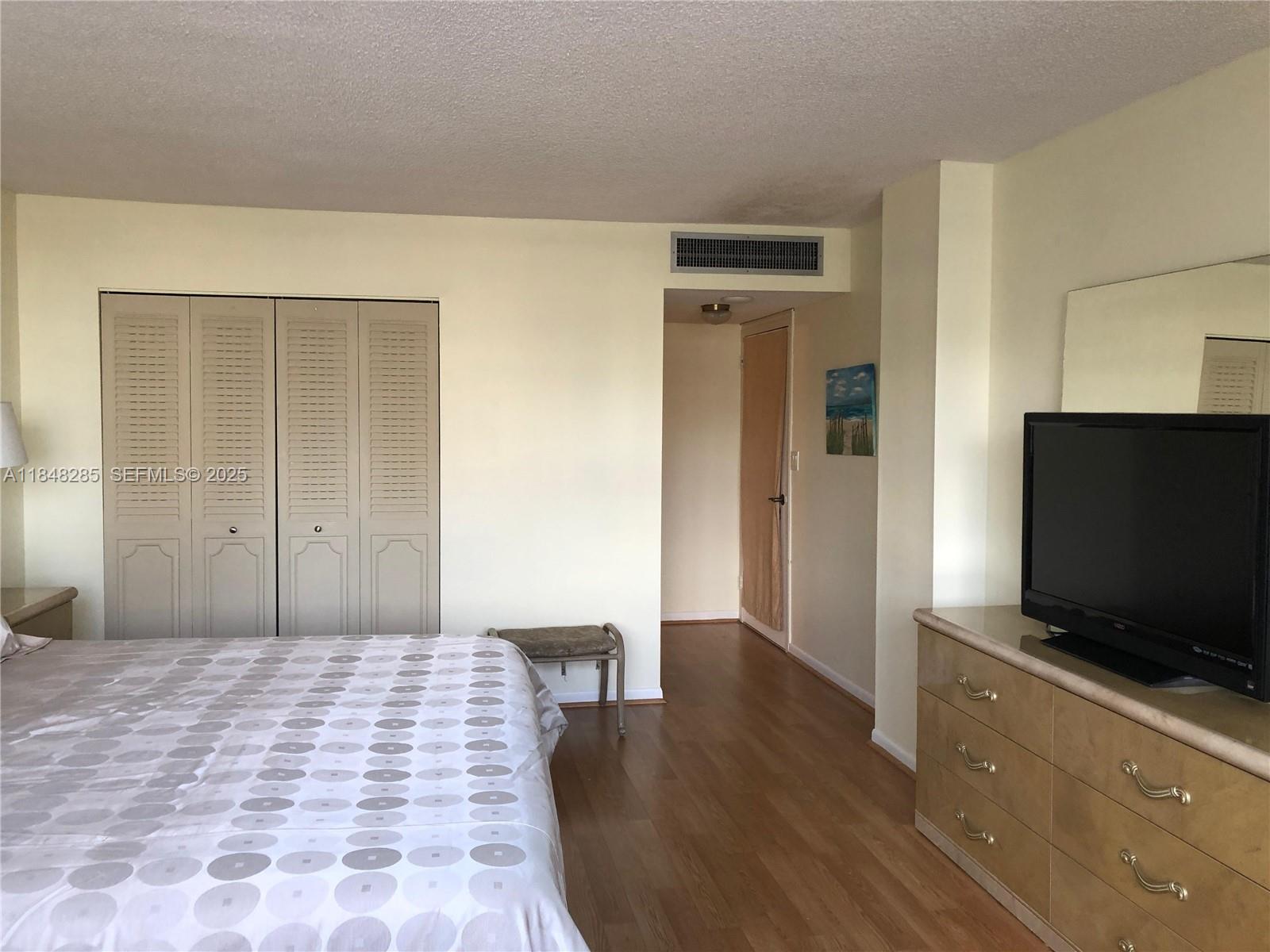 LAKE POINT TOWER CONDOMIN - Residential