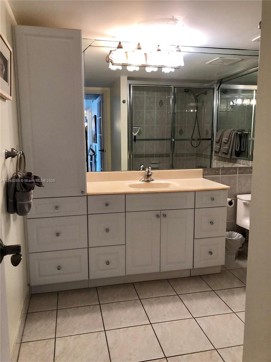 LAKE POINT TOWER CONDOMIN - Residential