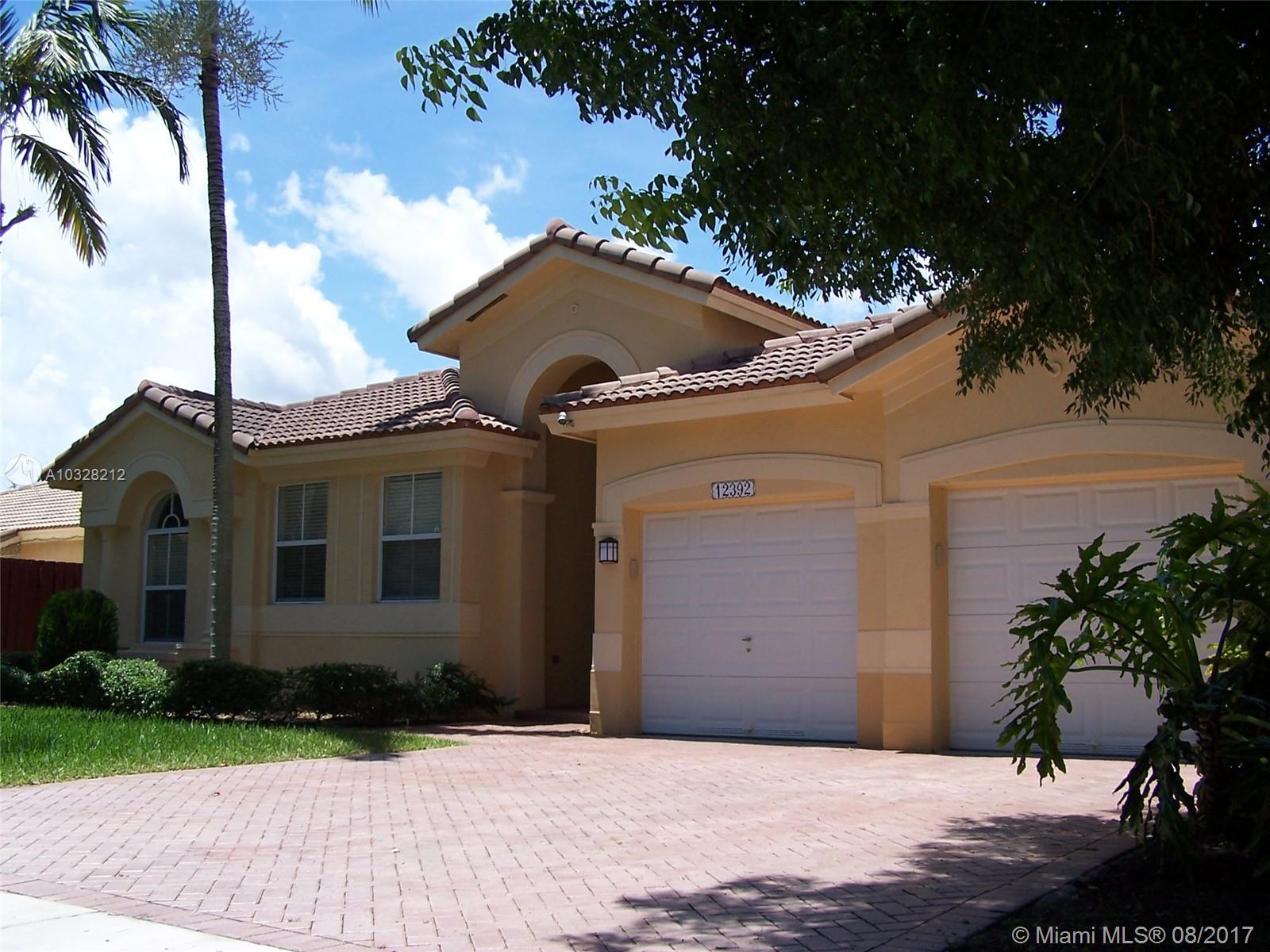 KENDALL BREEZE - Residential Lease