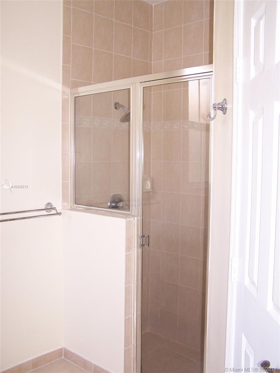 KENDALL BREEZE - Residential Lease