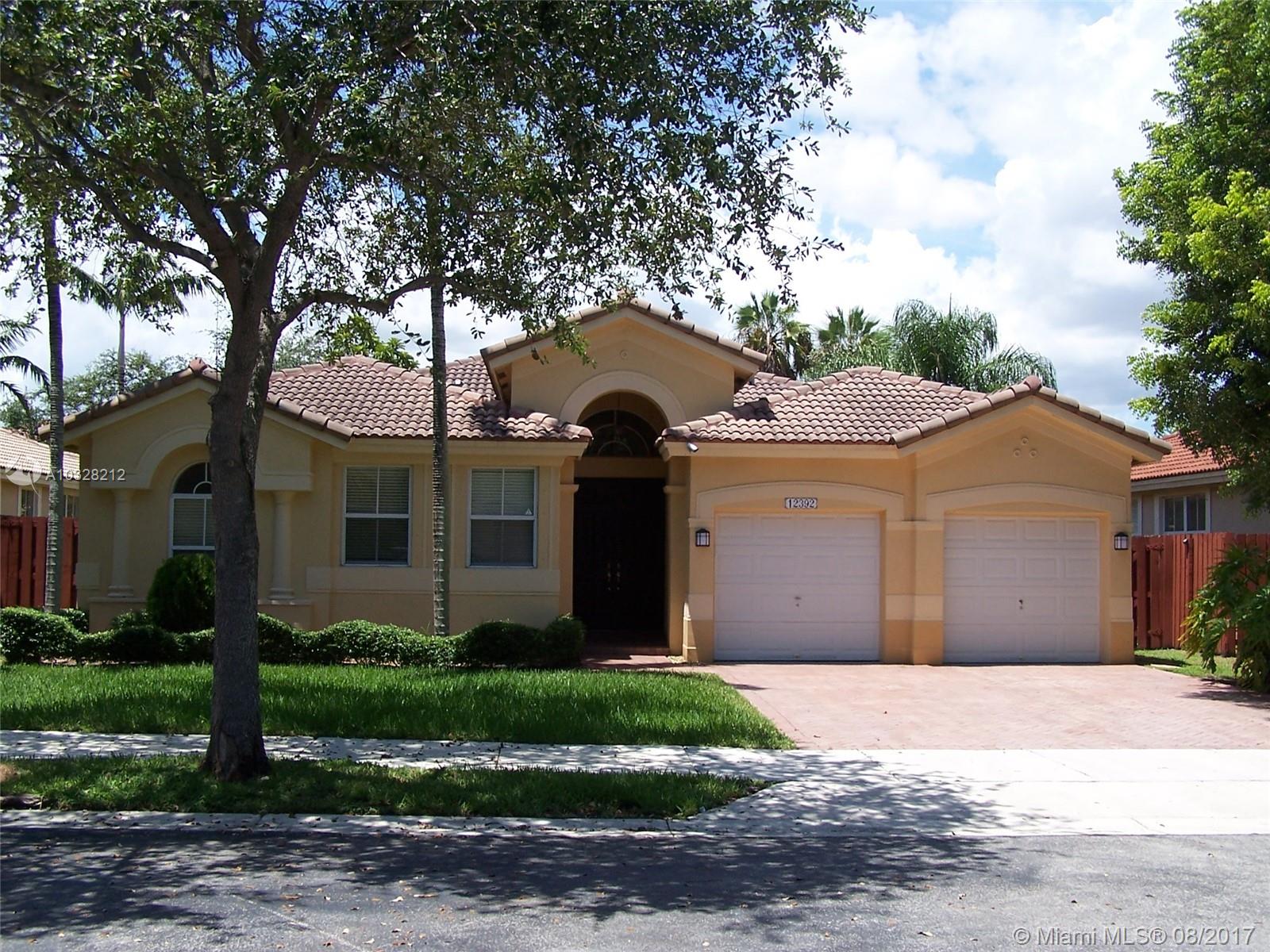 KENDALL BREEZE - Residential Lease