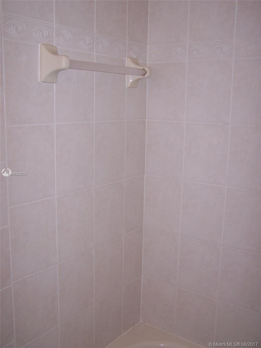 KENDALL BREEZE - Residential Lease