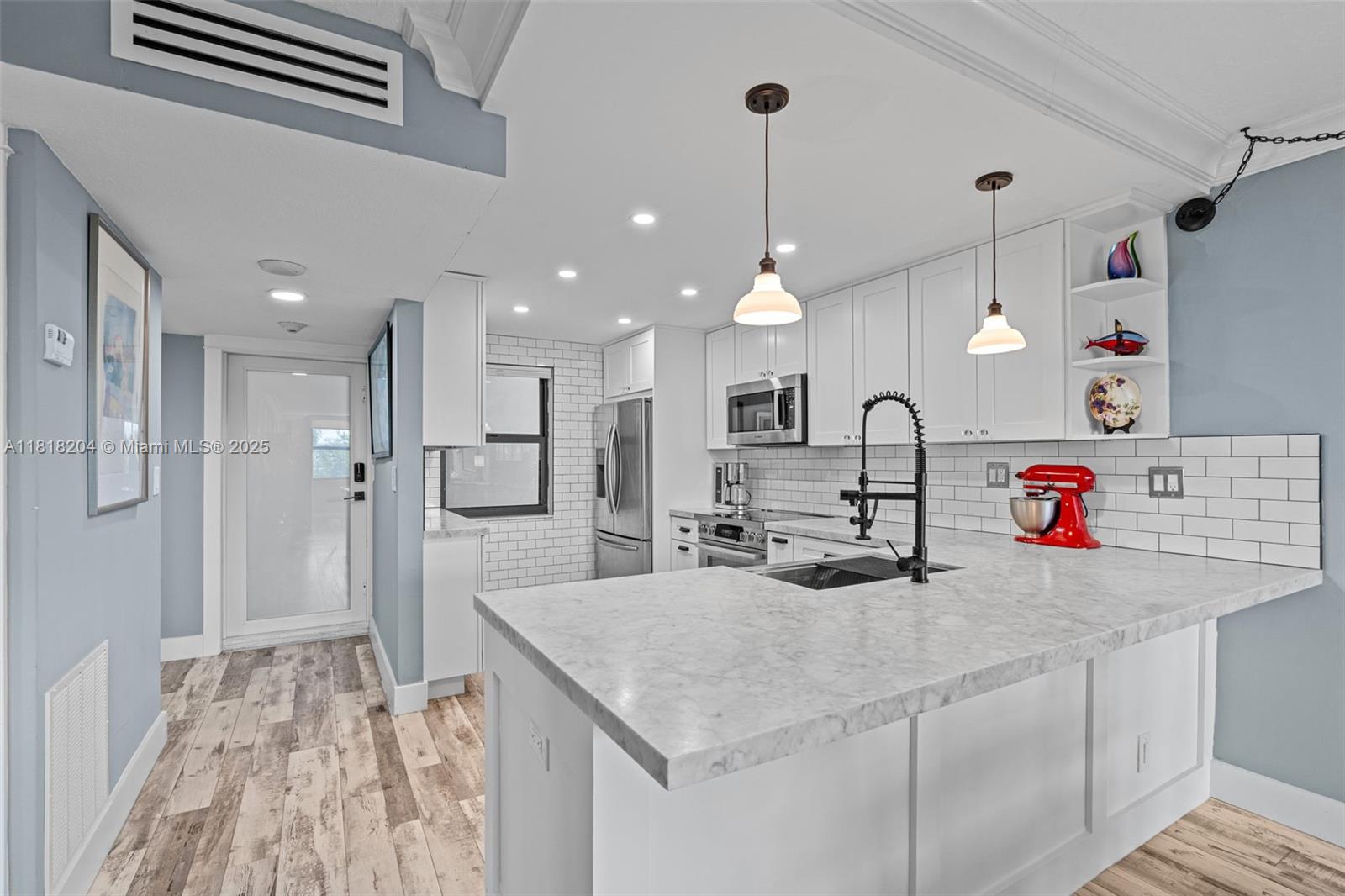 1401 N Riverside Dr 604, Pompano Beach, Broward County, Florida - 1 Bedrooms  
1 Bathrooms - 
