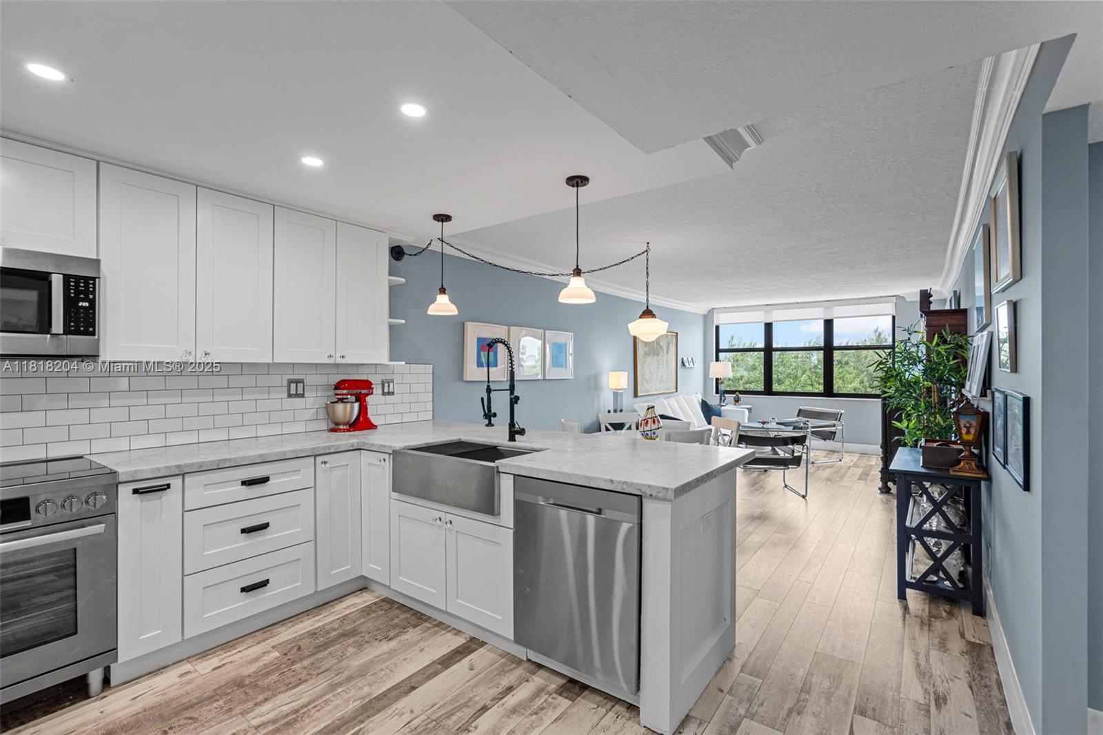 1401 N Riverside Dr 604
