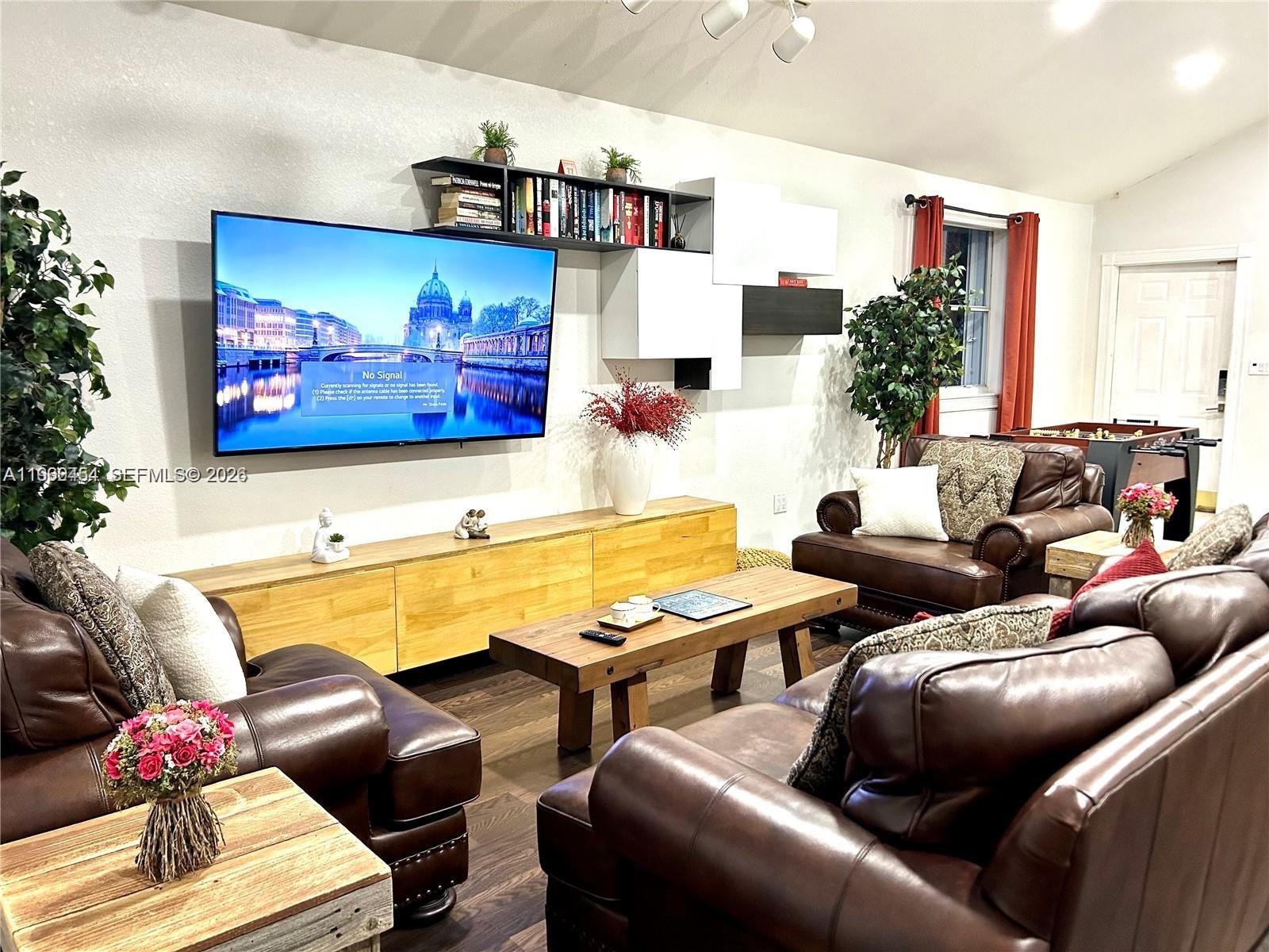 OAKLAND PARK SECOND ADD - Residential