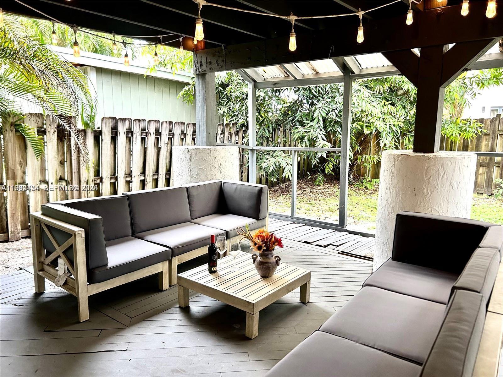 OAKLAND PARK SECOND ADD - Residential