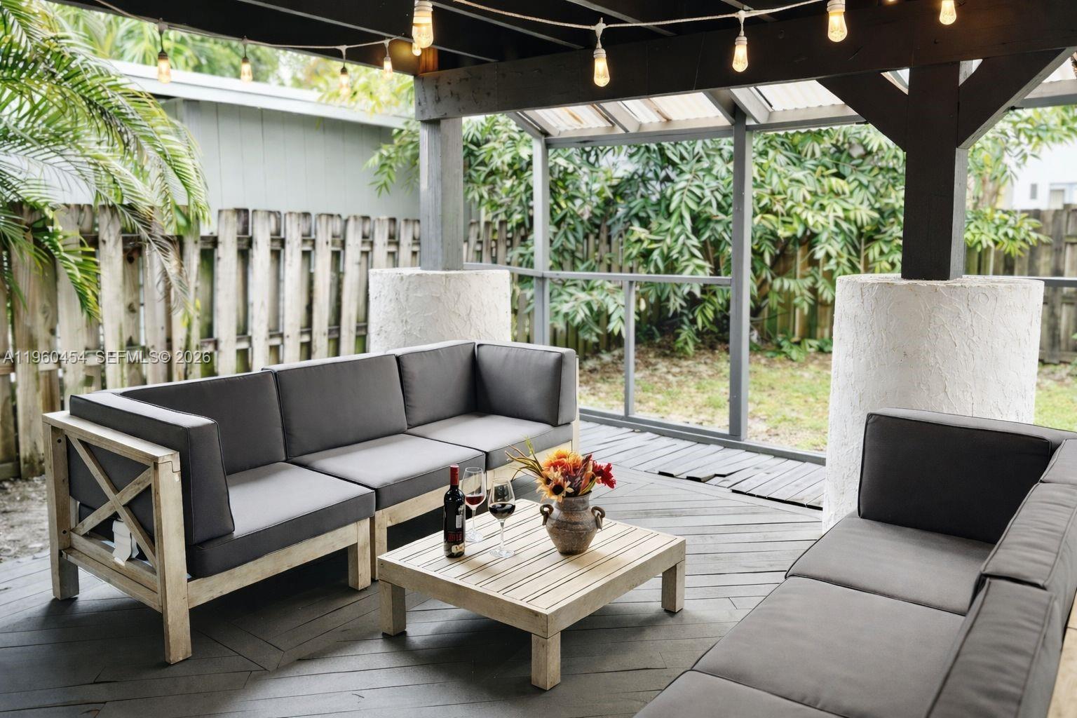 OAKLAND PARK SECOND ADD - Residential