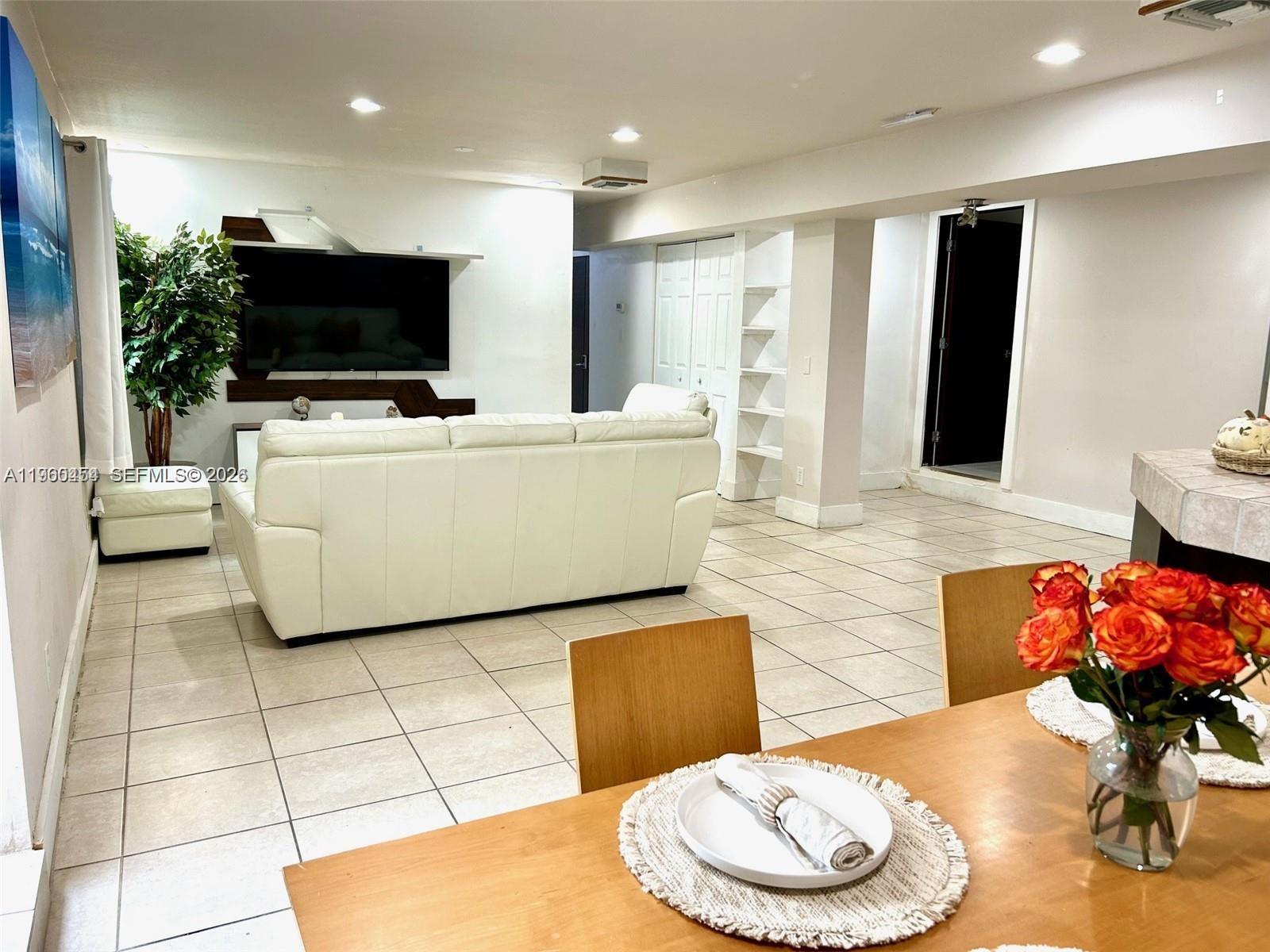 OAKLAND PARK SECOND ADD - Residential