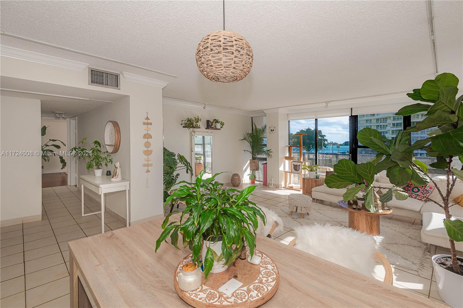 600 Ne 36th St 304, Miami, Broward County, Florida - 2 Bedrooms  
2 Bathrooms - 