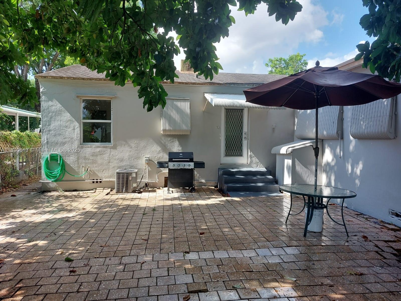 1369 Nw 44th St, Miami, Broward County, Florida - 2 Bedrooms  
1 Bathrooms - 
