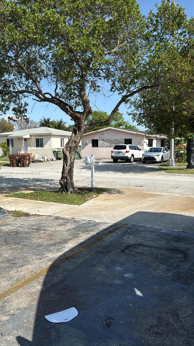 670 W 30th St 1, Hialeah, Miami-Dade County, Florida - 2 Bedrooms  
1 Bathrooms - 