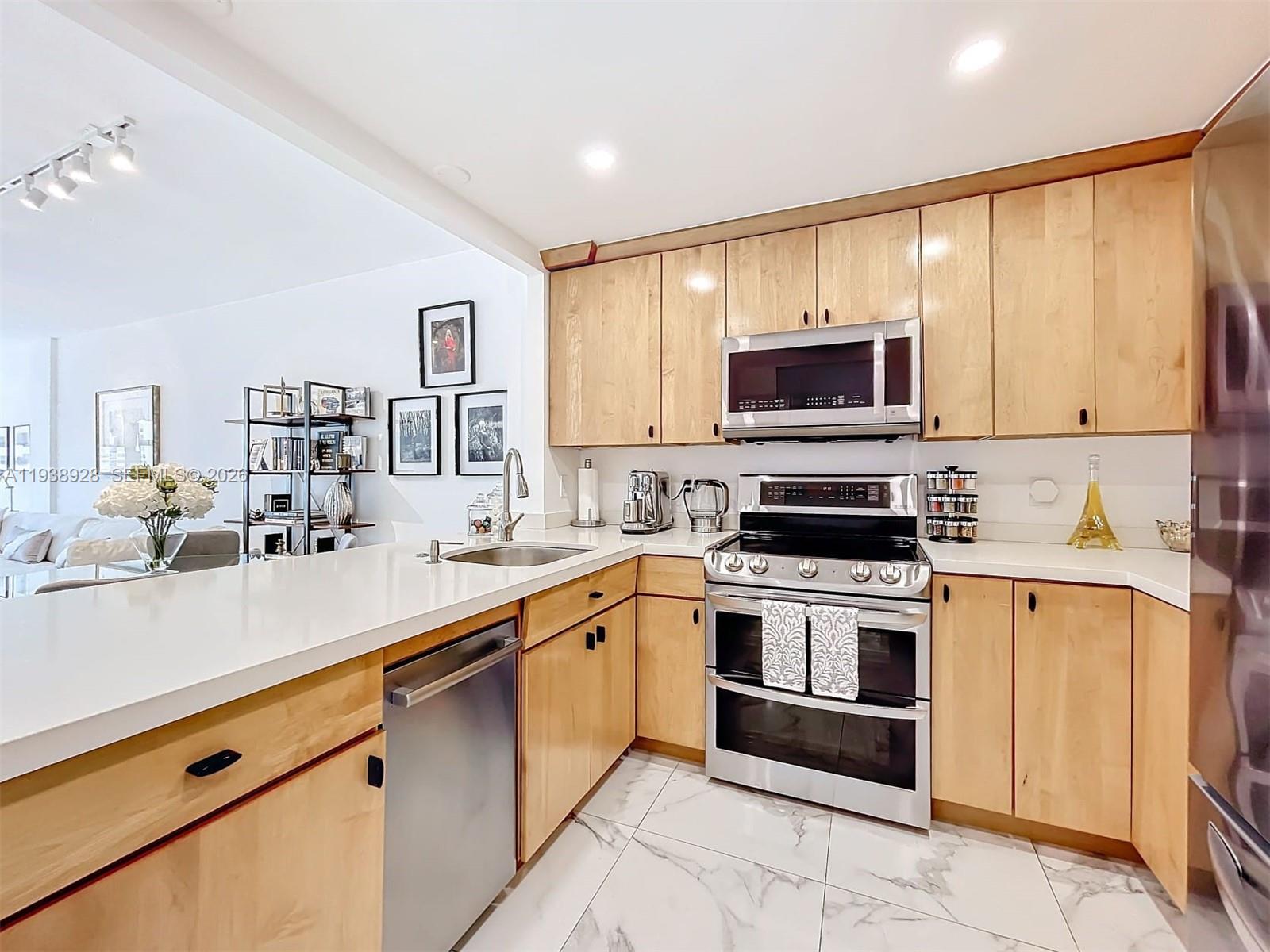 IMPERIAL TOWERS CONDO - Residential