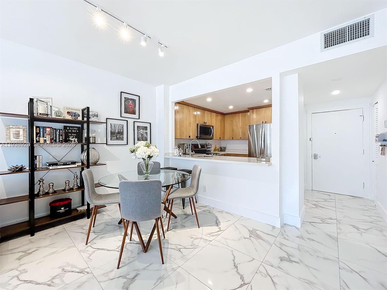 IMPERIAL TOWERS CONDO - Residential