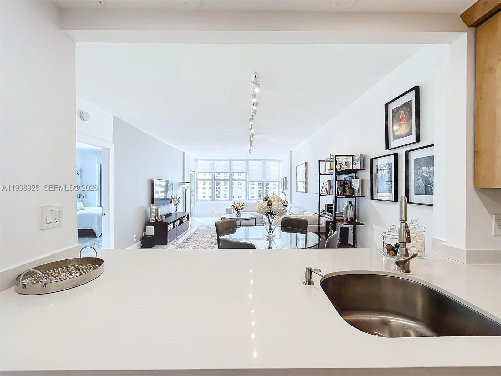 IMPERIAL TOWERS CONDO - Residential