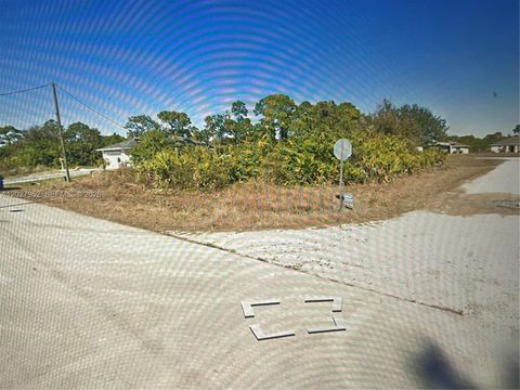 845 E Crevantas Lehigh Acres FL 33974