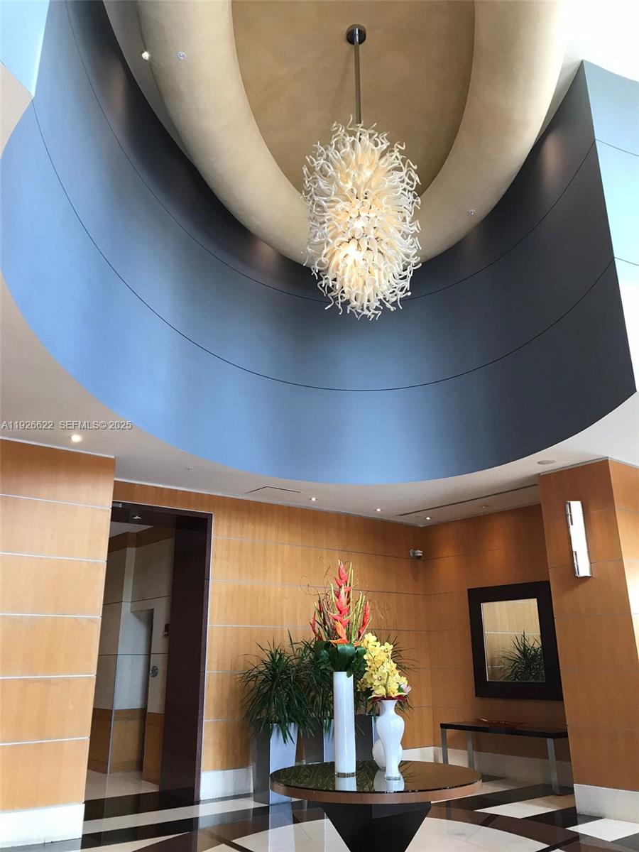 VIZCAYNE NORTH CONDO - Residential Lease