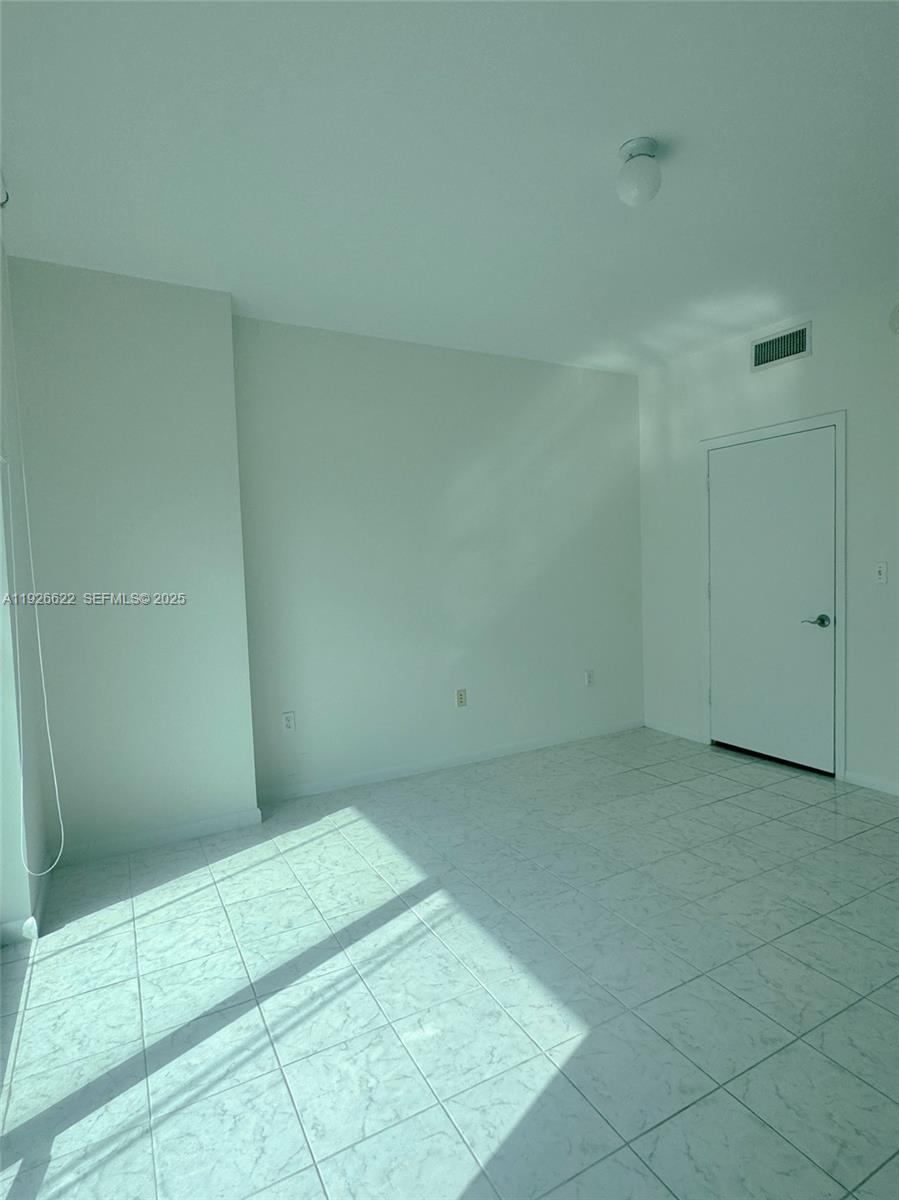 VIZCAYNE NORTH CONDO - Residential Lease