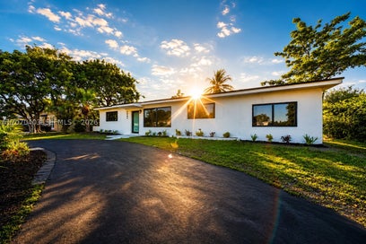 9281 Martinique Dr Cutler Bay FL 33189