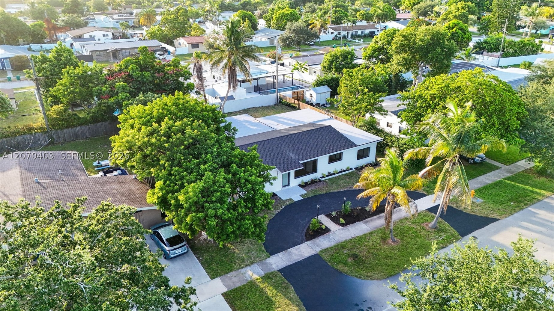 9281 Martinique Dr
