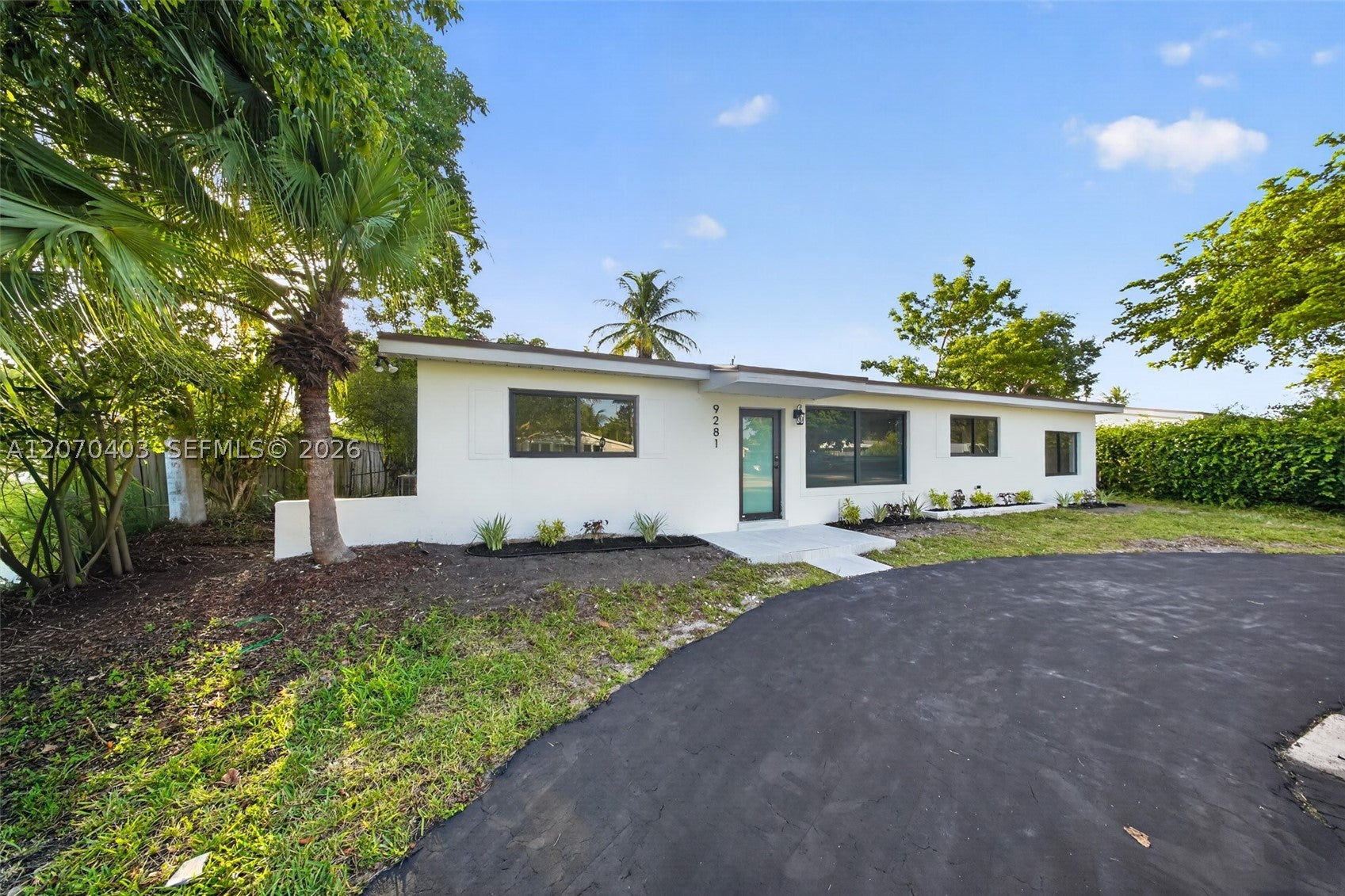 9281 Martinique Dr