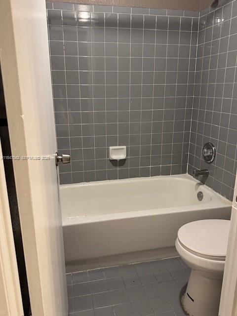 QUATRAINE CONDO III - Residential