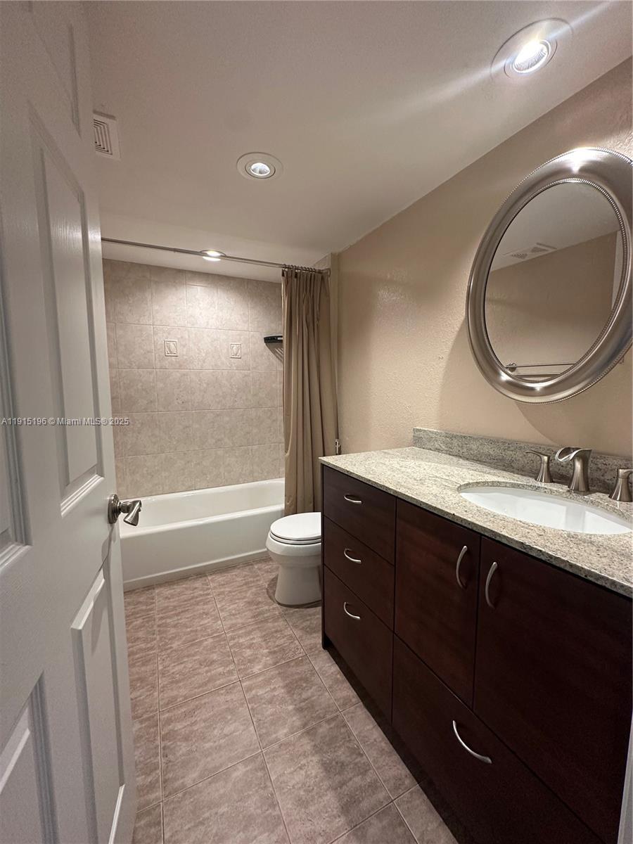 CONDO 13 OF WHITEHALL CON - Residential Lease