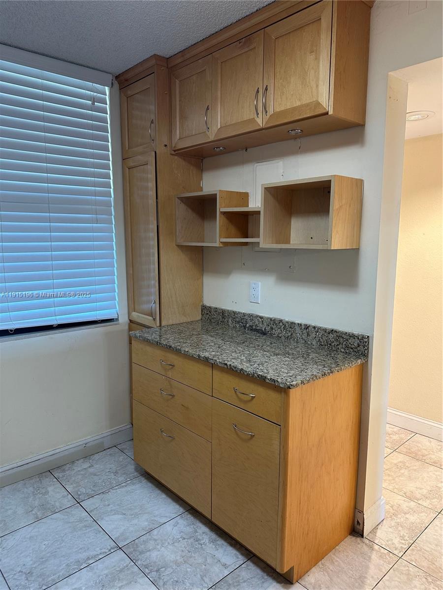 CONDO 13 OF WHITEHALL CON - Residential Lease