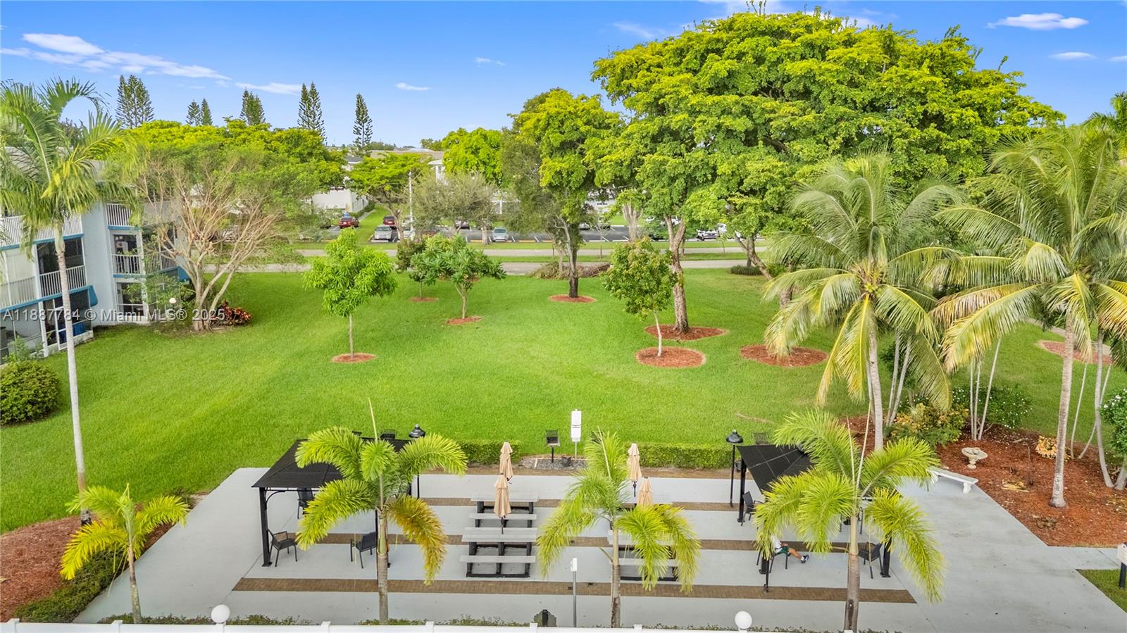 HILLCREST COUNTRY CLUB AP - Residential