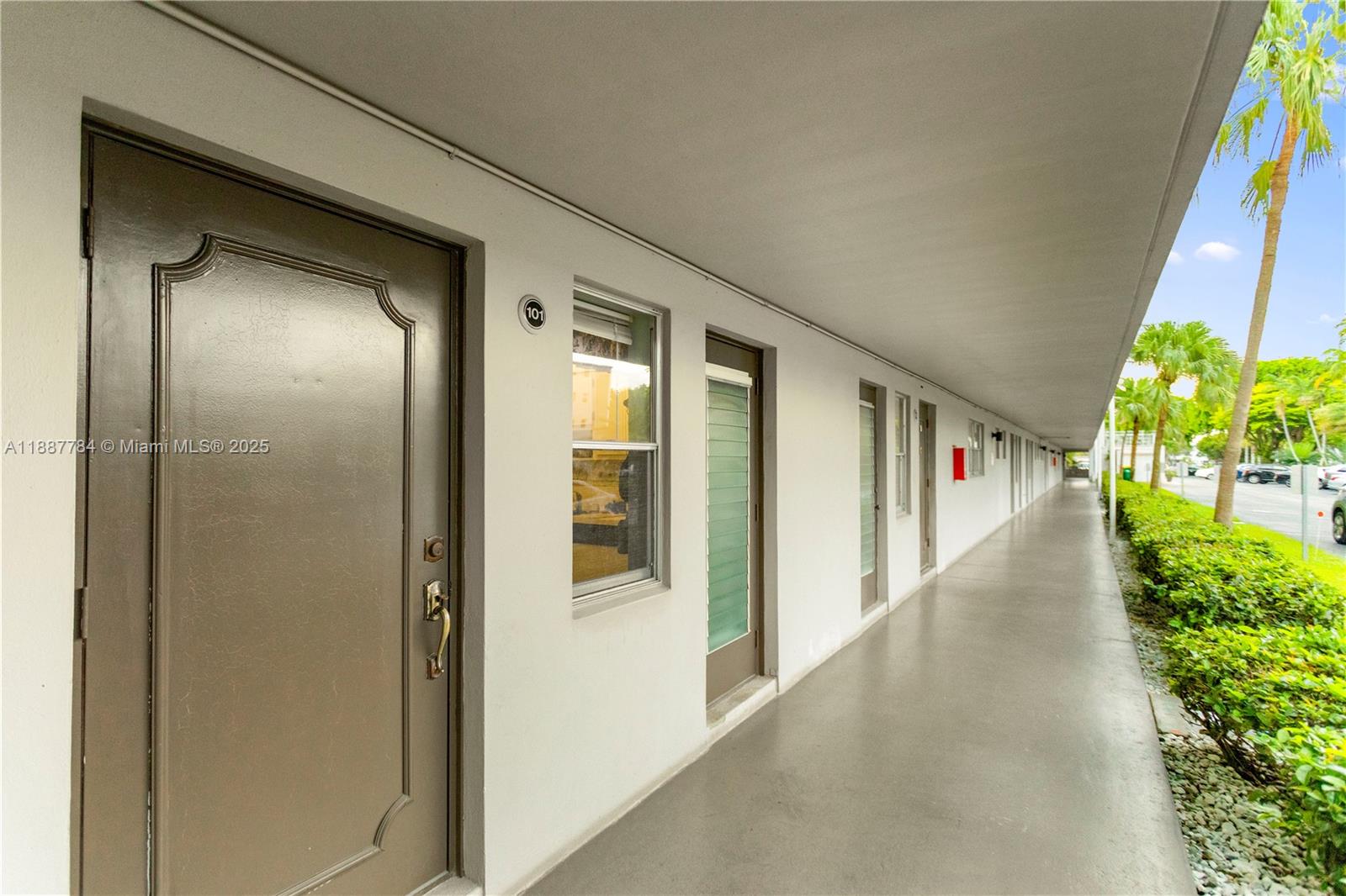 HILLCREST COUNTRY CLUB AP - Residential