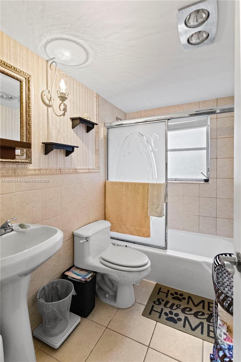 HILLCREST COUNTRY CLUB AP - Residential
