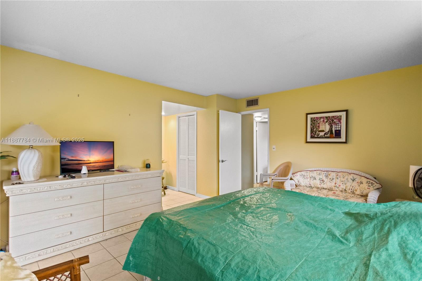 HILLCREST COUNTRY CLUB AP - Residential