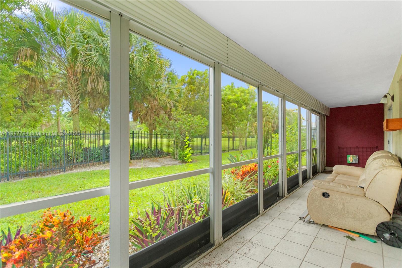 HILLCREST COUNTRY CLUB AP - Residential