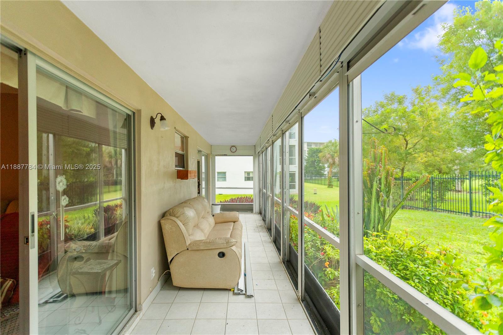 HILLCREST COUNTRY CLUB AP - Residential