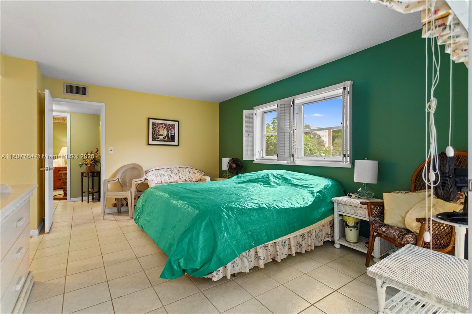 HILLCREST COUNTRY CLUB AP - Residential
