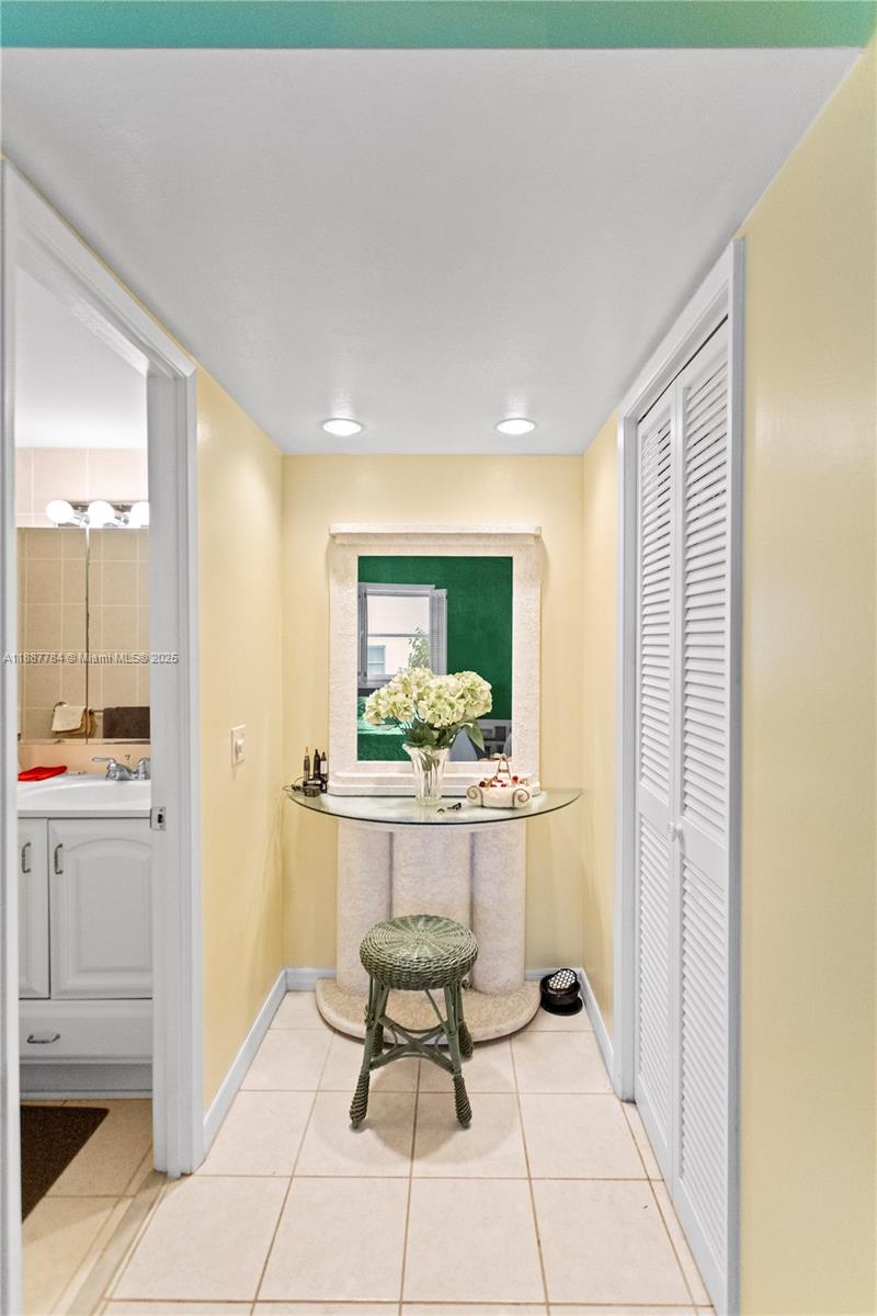 HILLCREST COUNTRY CLUB AP - Residential
