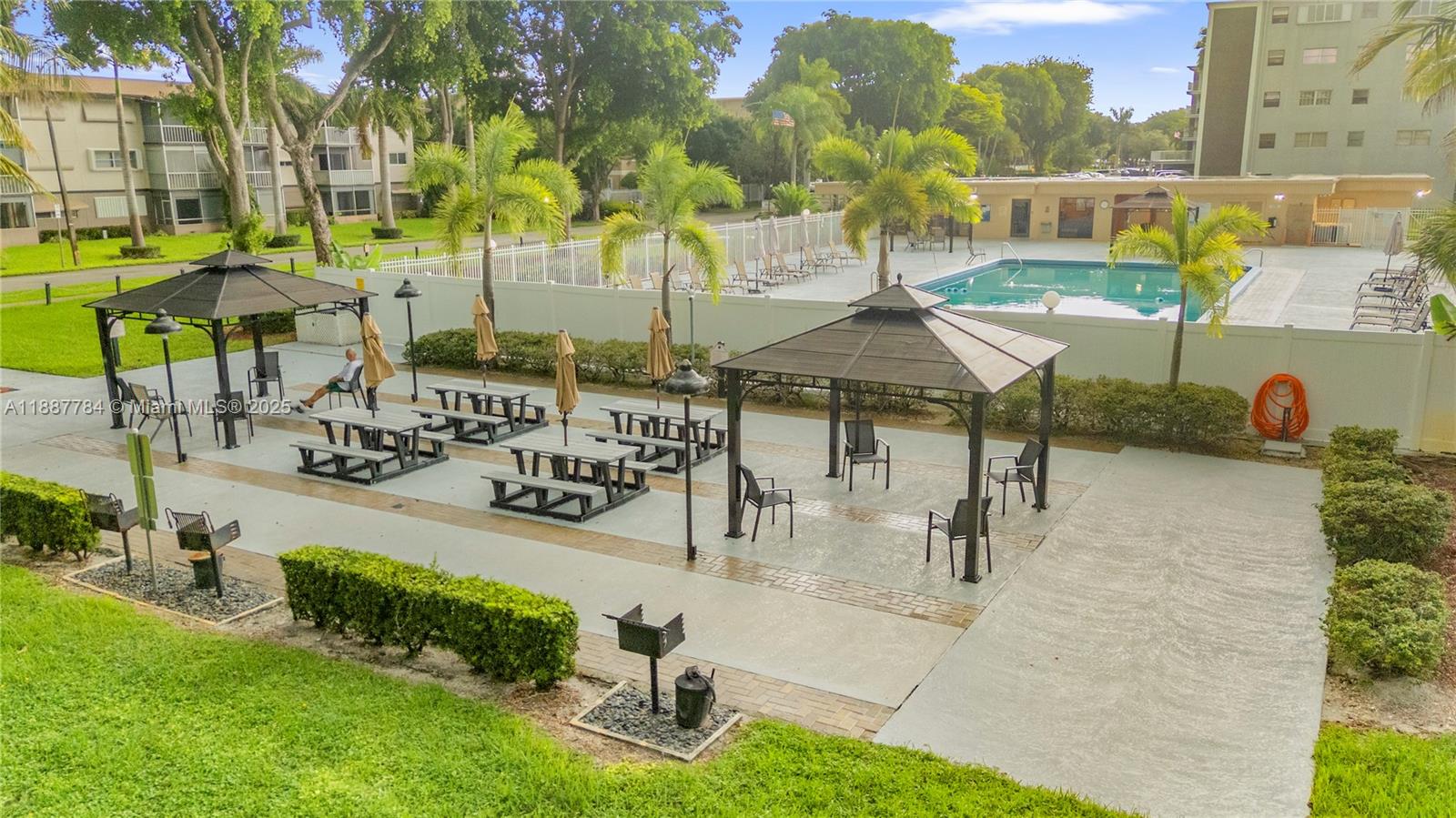 HILLCREST COUNTRY CLUB AP - Residential