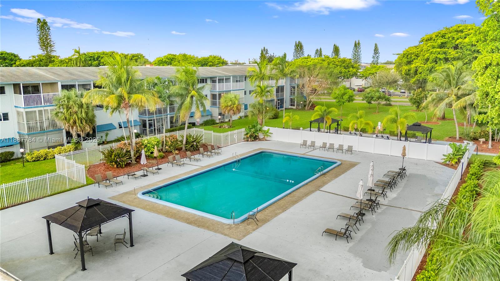 HILLCREST COUNTRY CLUB AP - Residential
